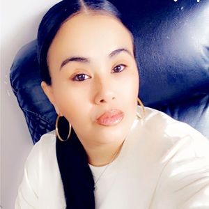 Meet your Posher, Ebony